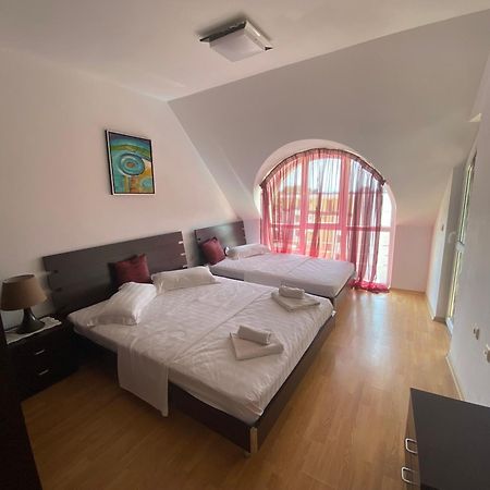 Kavarna Hills Zewnętrze zdjęcie