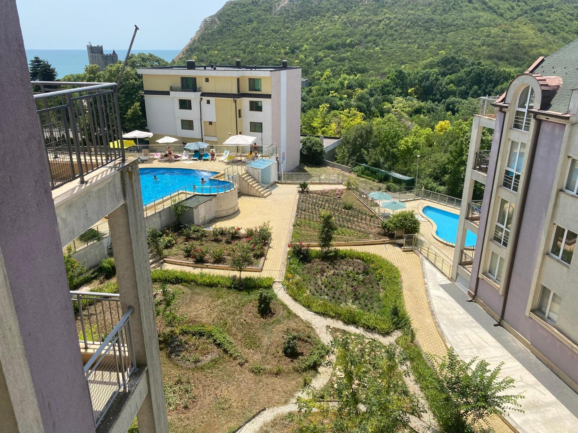Kavarna Hills Zewnętrze zdjęcie